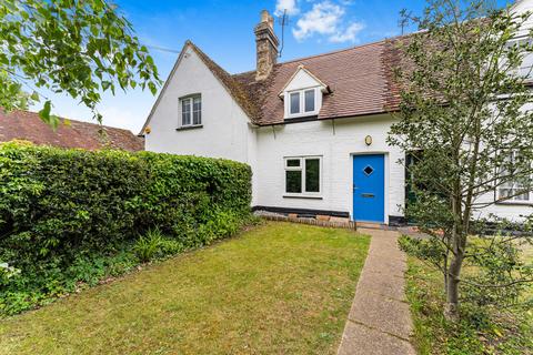 2 bed property, in Newbury Lane, £300,000