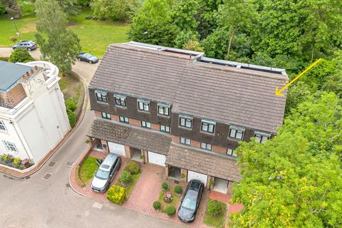 4 bed property, in Harrow Fields Gardens, £795,000