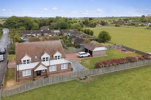 4 bed property, in Swamp Road, £769,950