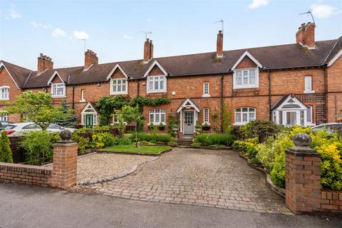 2 bed property, in Kineton Green Road, £375,000