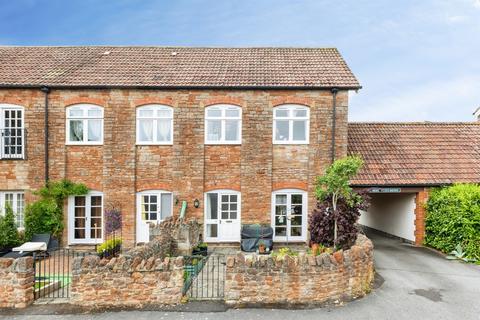 2 bed property, in Gilbert Scott Mews, £240,000