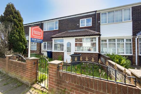 2 bed property, in 5 Caxton Walk, £65,000