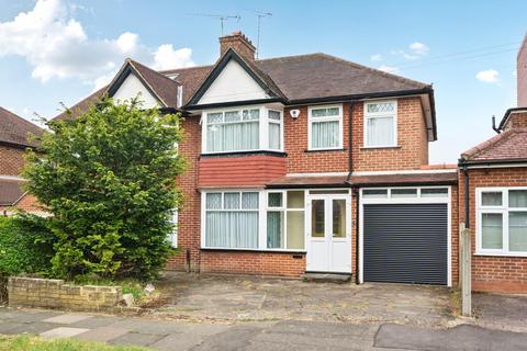 3 bed property, in Gyles Park, £675,000