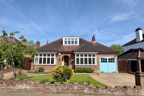 4 bed property, in Gatesden Road, £825,000