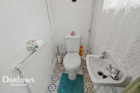 3 bed property, in Warwick Road, £170,000