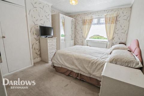 3 bed property, in Warwick Road, £180,000