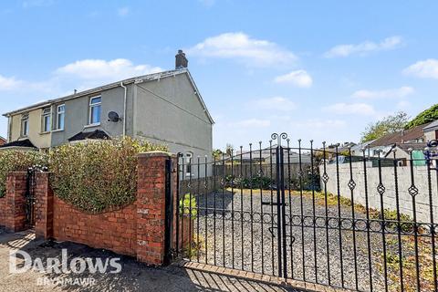 4 bed property, in Factory Road, £290,000
