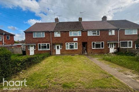 3 bed property, in Weedon Road, £335,000