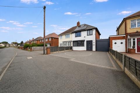3 bed property, in Lucknow Road, £280,000