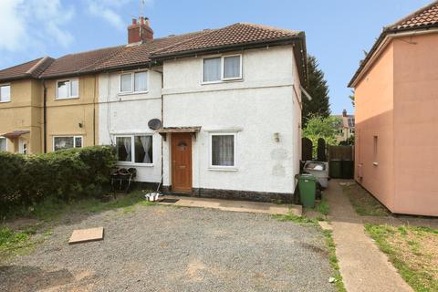 4 bed property, in St. Pauls Road, £290,000
