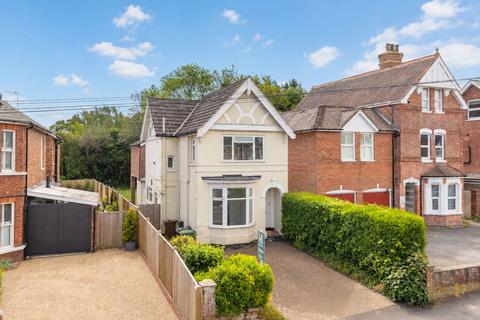 4 bed property, in Upper Grosvenor Road, £800,000