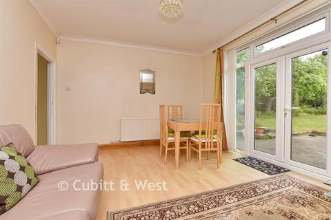 3 bed property, in Chaffers Mead, £850,000