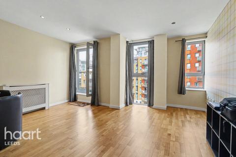 1 bed property, in Gotts Road, £160,000