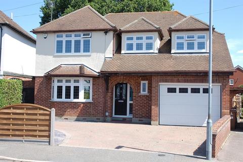 5 bed property, in Highfield Road, £850,000