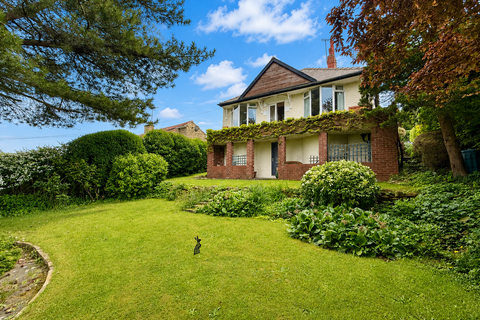 3 bed property, in Collingham ~ Wetherby Road, £475,000