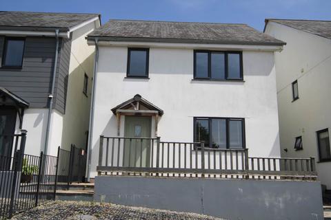 3 bed property, in Kelly Bray, £250,000