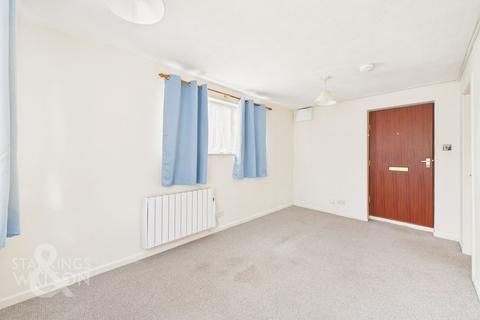 1 bed property, in Fisher Road, £75,000