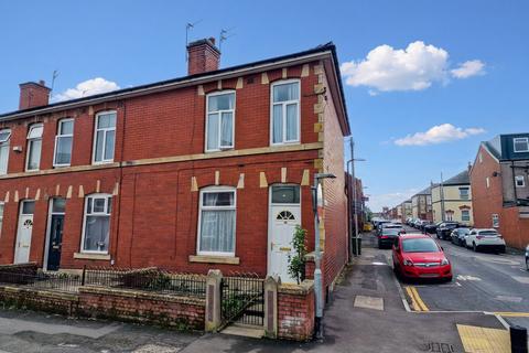 3 bed property, in Hurst Street, £180,000