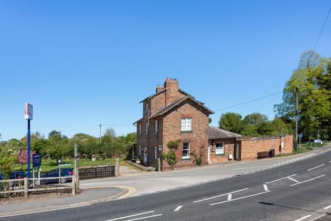 5 bed property, in Station Road, £495,000