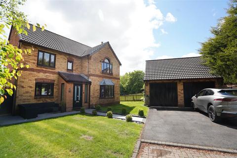 4 bed property, in Tilside Grove, £725,000