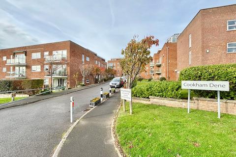 2 bed property, in Buckhurst Road, £200,000