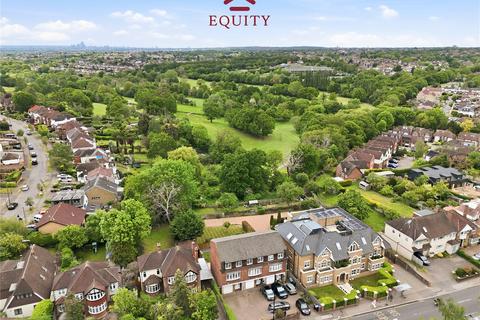 3 bed property, in Slades Hill, £650,000