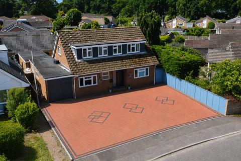 5 bed property, in Forest Way, £750,000