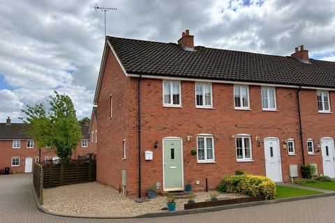 2 bed property, in Beck Way, £187,500