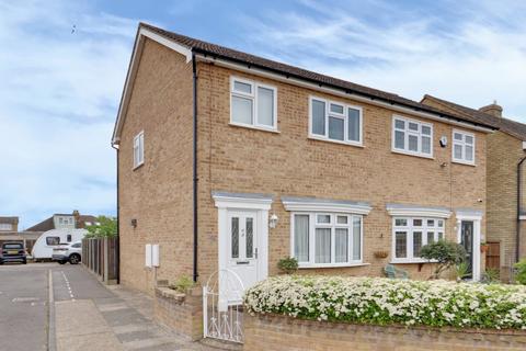 3 bed property, in Cardinal Way, £425,000