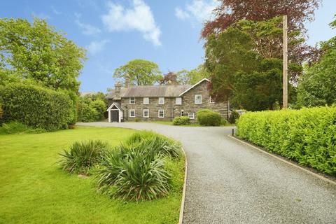 7 bed property, in Penrhyndeudraeth, £800,000