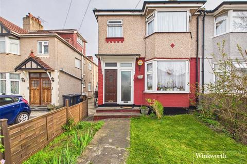 1 bed property, in Woodfield Avenue, £300,000