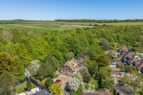 5 bed property, in Eastwick Close, £1,000,000