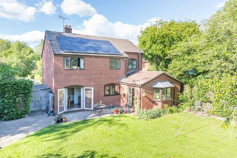 5 bed property, in Mortimer Drive, £550,000