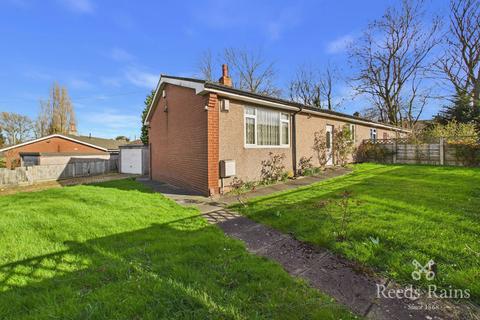 3 bed property, in Gloucester Grove, £100,000