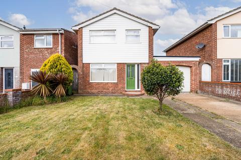 3 bed property, in Cambrian Crescent, £270,000