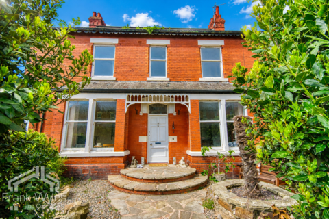 4 bed property, in Warton Street, £425,000