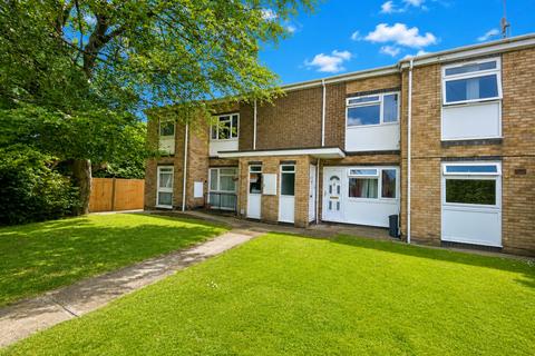 1 bed property, in Carolyn Court, £140,000