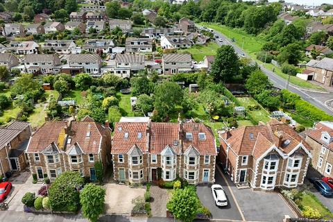 4 bed property, in Slade Road, £625,000