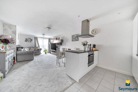 1 bed property, in Guildford, £240,000
