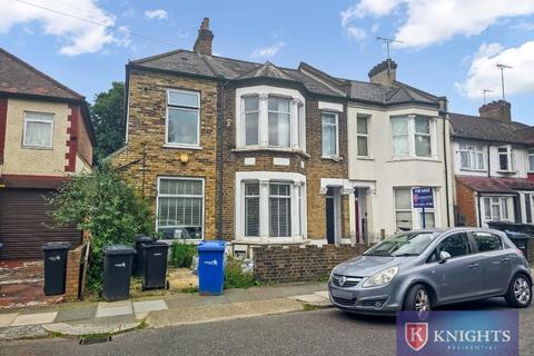 2 bed property, in Latymer Road, £235,000