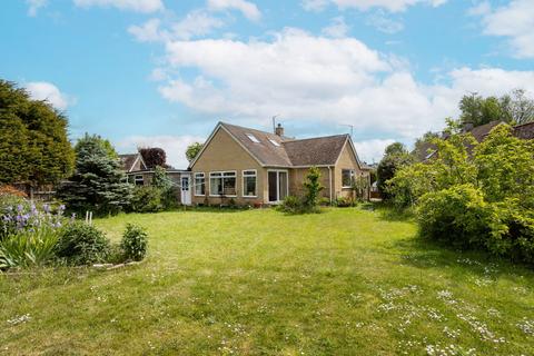 3 bed property, in Willow Mead, £495,000