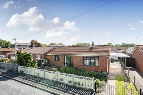 3 bed property, in Orchard Gardens, £230,000