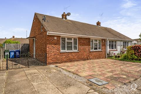 2 bed property, in Roberts Close, £220,000