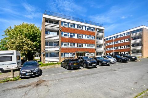 2 bed property, in Biddenden Close, £159,950