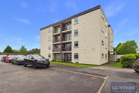1 bed property, in Belworth Court, £166,000