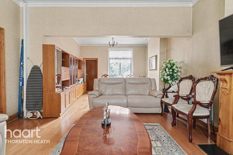 4 bed property, in Elliott Road, £550,000