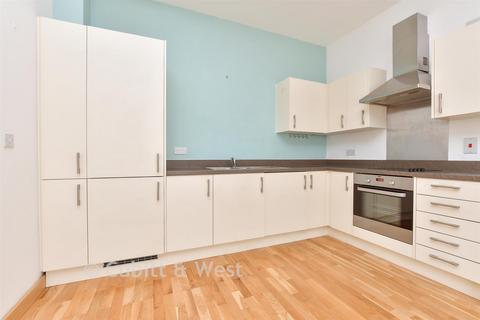 1 bed property, in Manor Road, £190,000