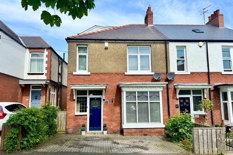 4 bed property, in St. Marys Avenue, £200,000