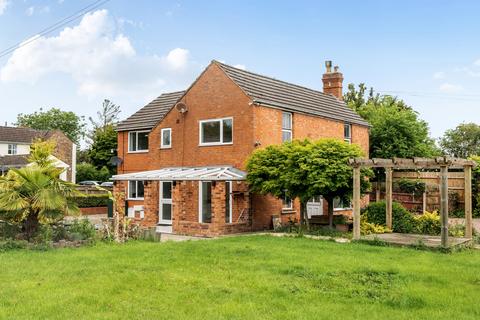 4 bed property, in Birdwood, £615,000