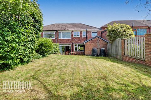 5 bed property, in Vicarage Crescent, £325,000